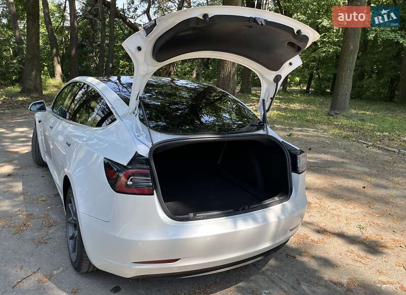 Седан Tesla Model 3 2020 в Виннице