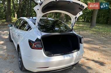 Седан Tesla Model 3 2020 в 