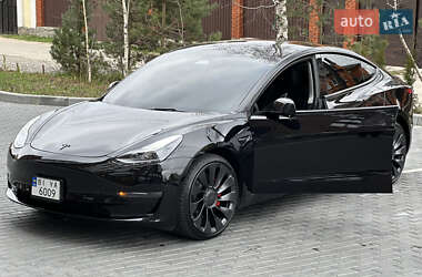 Седан Tesla Model 3 2023 в 