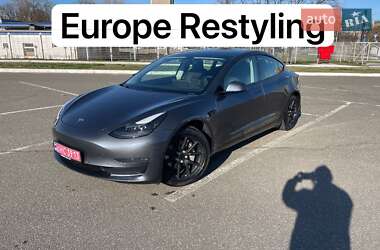 Седан Tesla Model 3 2021 в 