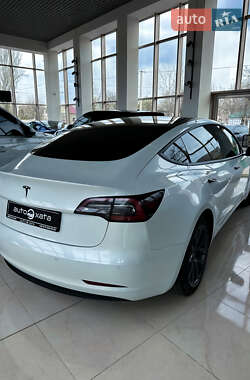 Седан Tesla Model 3 2021 в 