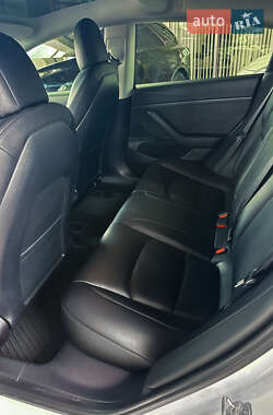 Седан Tesla Model 3 2021 в 