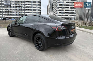Седан Tesla Model 3 2022 в 