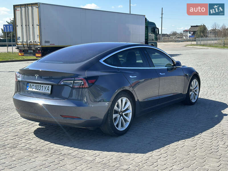 Седан Tesla Model 3 2018 в Любомлі