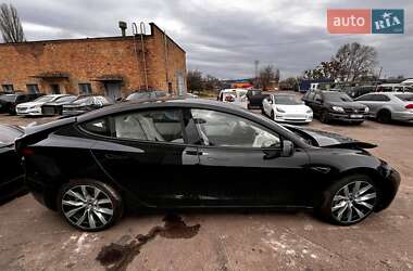 Седан Tesla Model 3 2025 в 