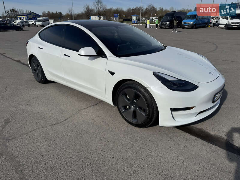Седан Tesla Model 3 2021 в Львове