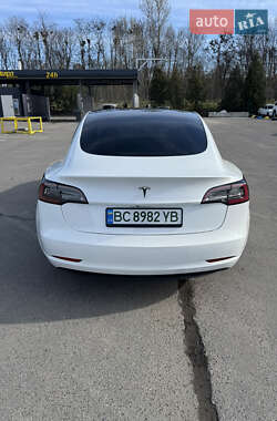 Седан Tesla Model 3 2021 в 