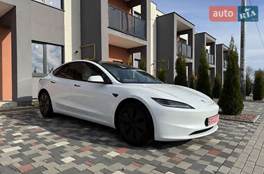 Седан Tesla Model 3 2024 в 
