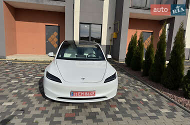 Седан Tesla Model 3 2024 в 