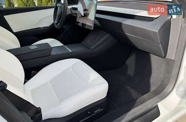Седан Tesla Model 3 2024 в 