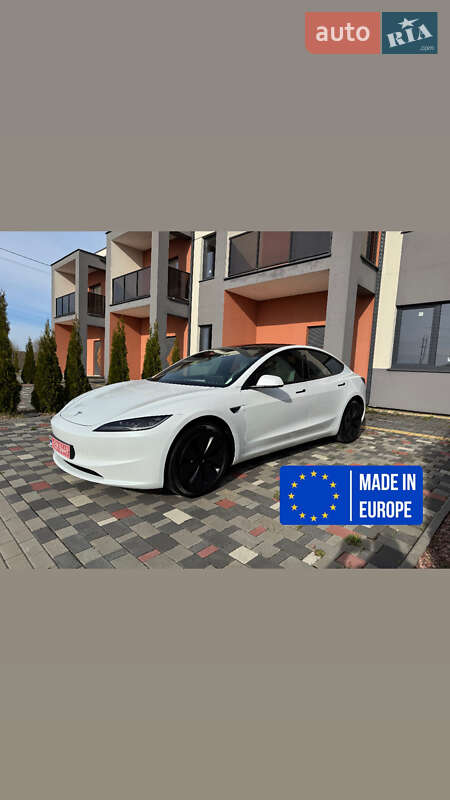 Седан Tesla Model 3 2024 в 