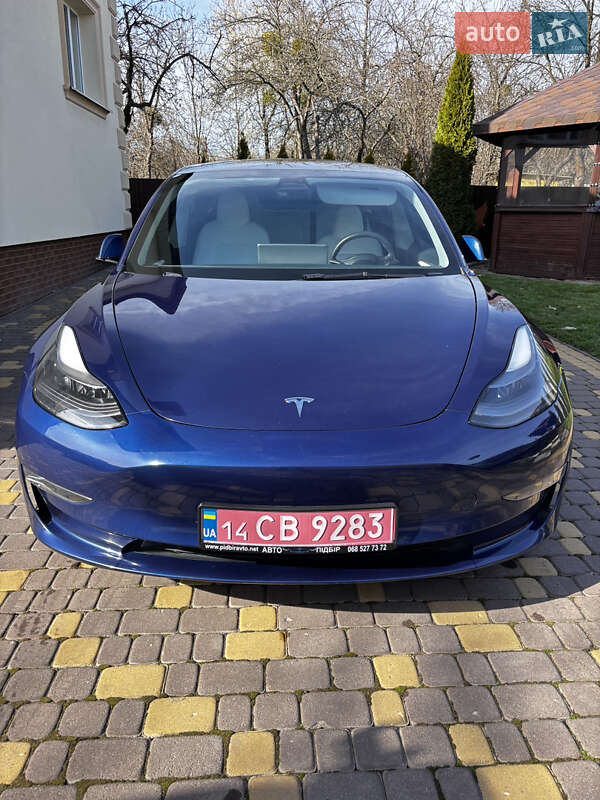 Седан Tesla Model 3 2023 в Львові