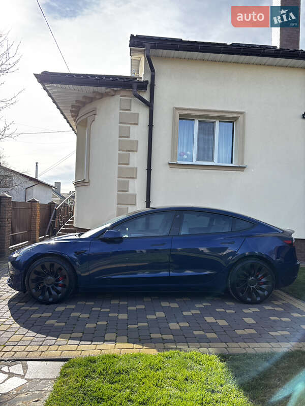 Седан Tesla Model 3 2023 в Львові