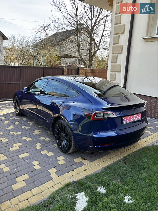 Седан Tesla Model 3 2023 в Львові