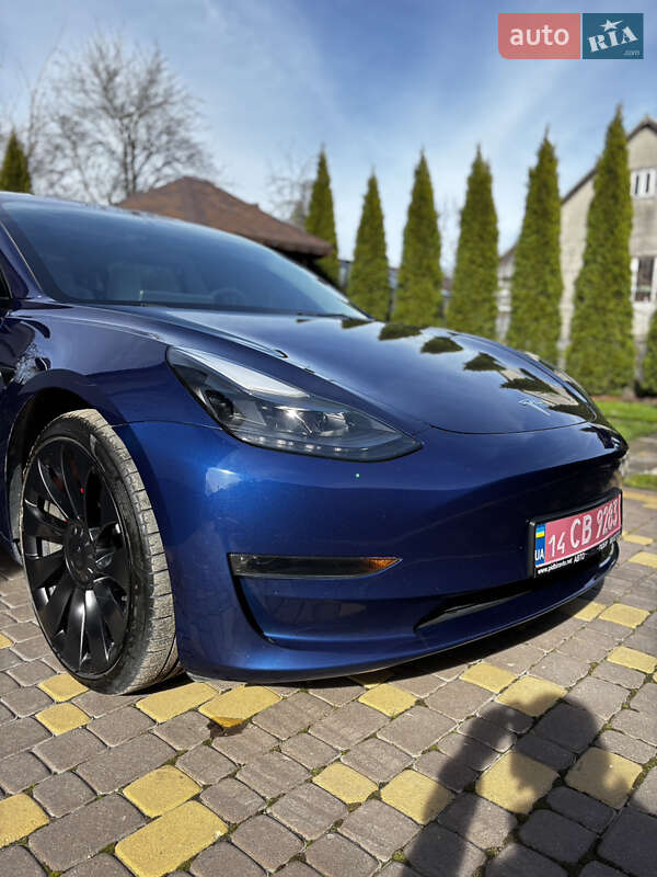 Седан Tesla Model 3 2023 в Львові