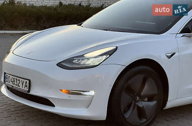 Седан Tesla Model 3 2019 в 