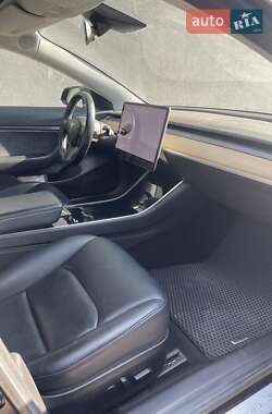 Седан Tesla Model 3 2019 в Киеве