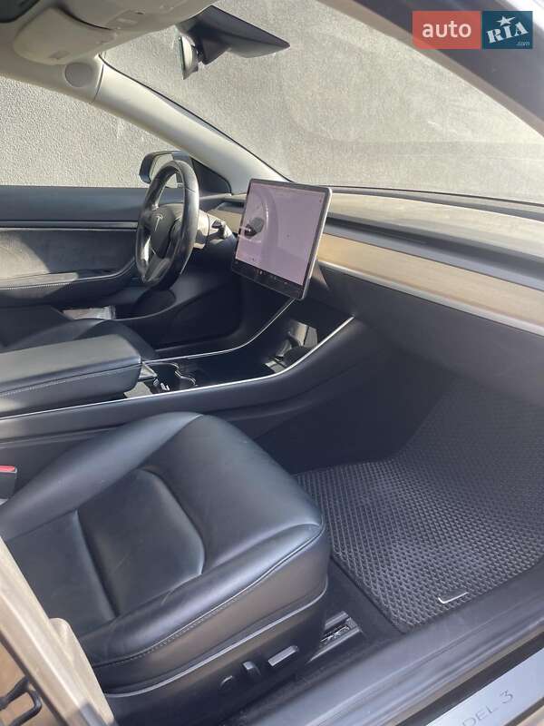 Седан Tesla Model 3 2019 в Києві