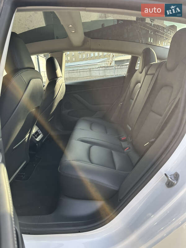 Седан Tesla Model 3 2023 в Киеве
