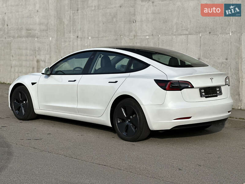 Седан Tesla Model 3 2023 в Киеве