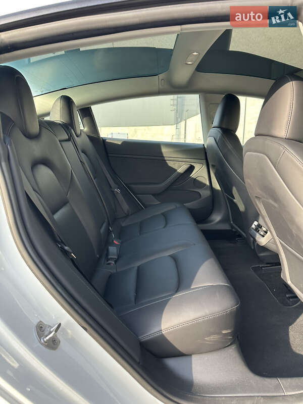 Седан Tesla Model 3 2023 в Киеве