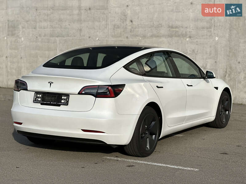 Седан Tesla Model 3 2023 в Киеве