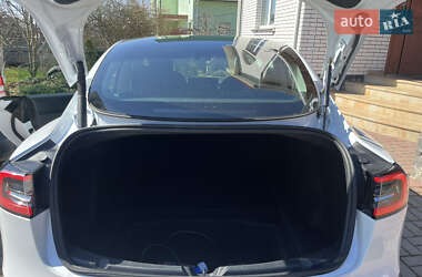 Седан Tesla Model 3 2023 в 
