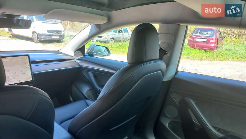 Седан Tesla Model 3 2022 в Ужгороді