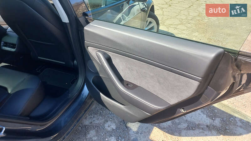 Седан Tesla Model 3 2022 в Ужгороді