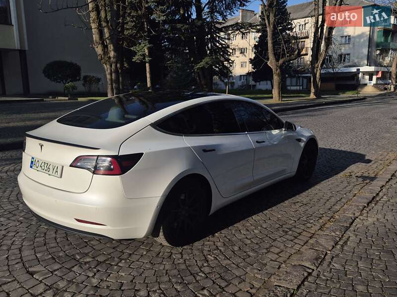 Седан Tesla Model 3 2018 в Ужгороде