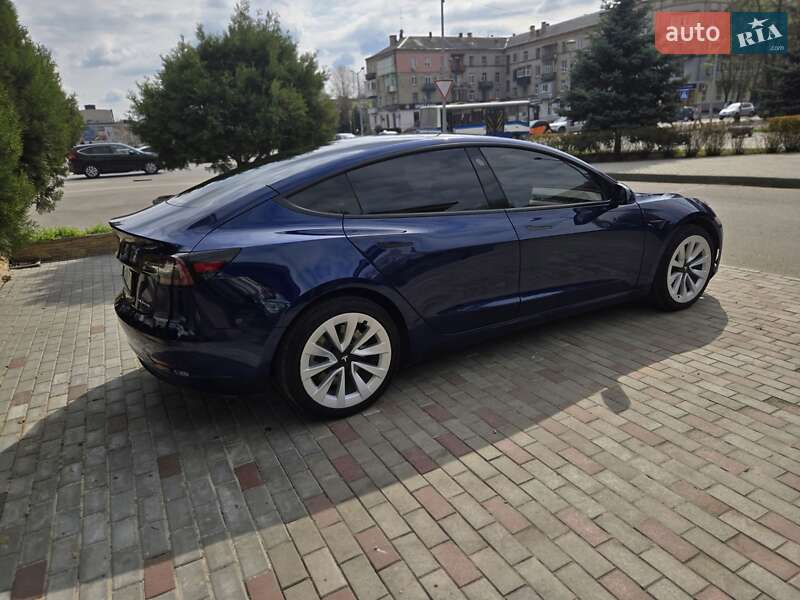 Седан Tesla Model 3 2022 в Днепре