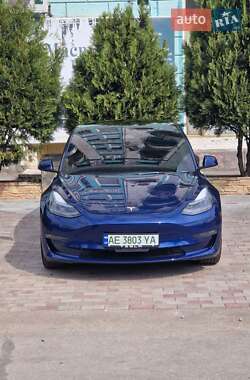 Седан Tesla Model 3 2022 в 