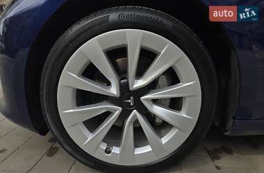 Седан Tesla Model 3 2022 в 