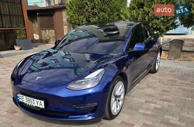 Седан Tesla Model 3 2022 в 