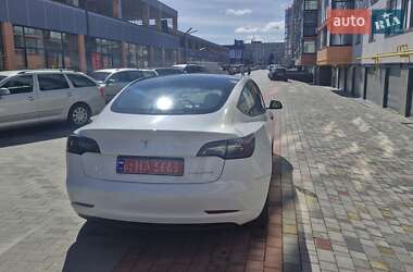 Седан Tesla Model 3 2021 в 