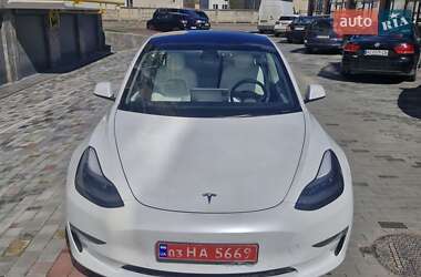 Седан Tesla Model 3 2021 в 