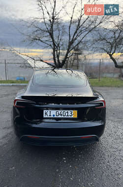 Седан Tesla Model 3 2024 в 