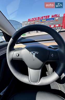 Седан Tesla Model 3 2022 в 