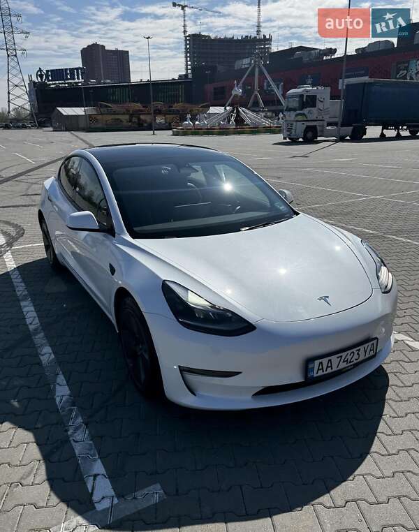 Седан Tesla Model 3 2022 в Києві