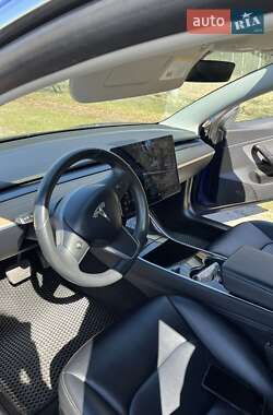 Седан Tesla Model 3 2019 в 