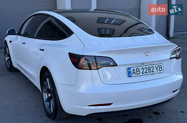 Седан Tesla Model 3 2022 в 