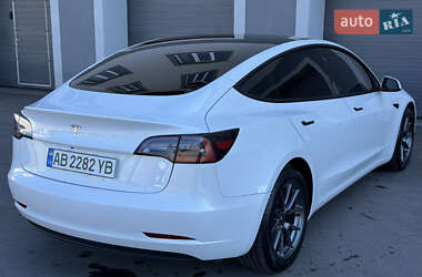 Седан Tesla Model 3 2022 в 