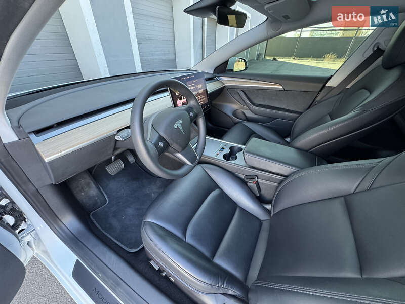 Седан Tesla Model 3 2022 в Виннице