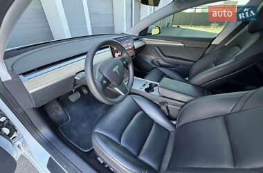 Седан Tesla Model 3 2022 в 