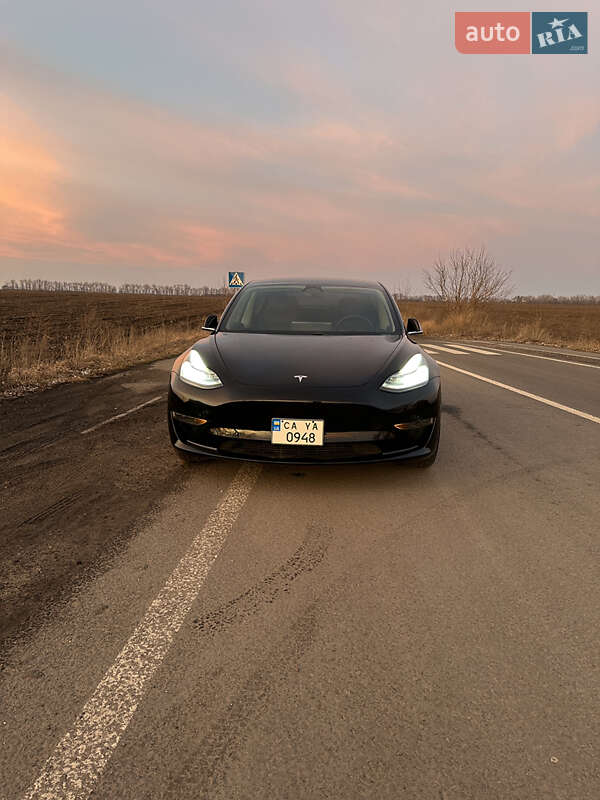 Седан Tesla Model 3 2020 в Черкассах