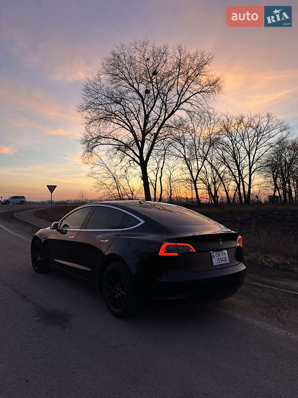 Седан Tesla Model 3 2020 в Черкассах