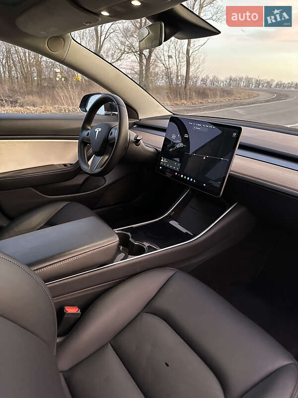 Седан Tesla Model 3 2020 в Черкассах