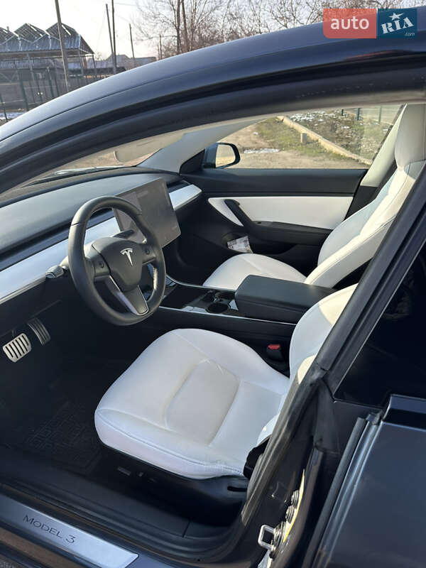 Седан Tesla Model 3 2020 в Кривом Роге