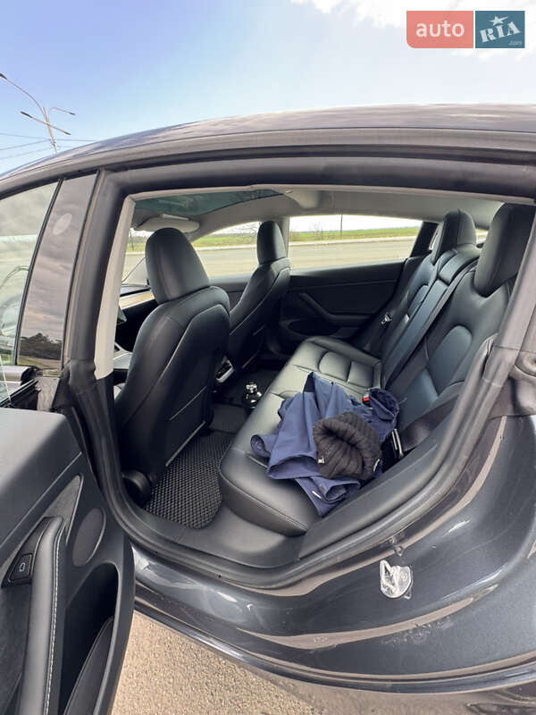 Седан Tesla Model 3 2023 в Одесі