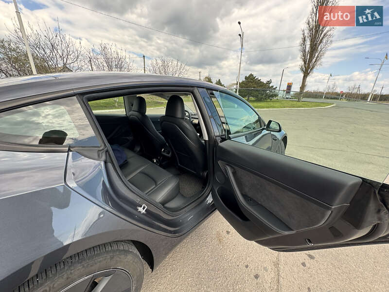 Седан Tesla Model 3 2023 в Одесі